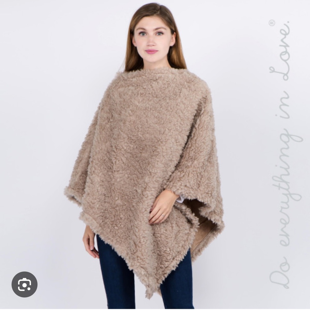Anthropologie Do everything in Love brand solid color faux fur poncho.